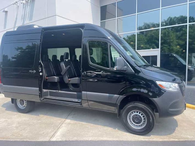 Billet Transfert privé entre l'aéroport de New York et Manhattan (jusqu'à 11 personnes)