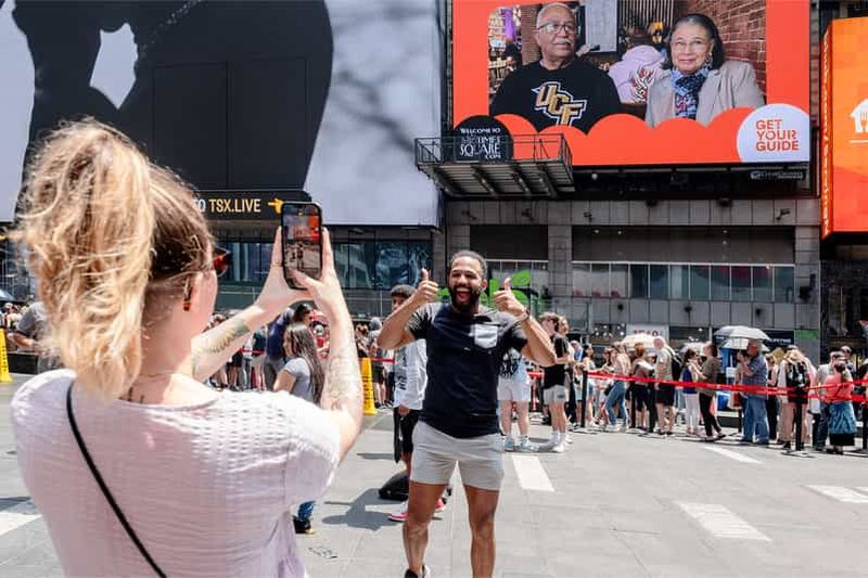 Billet NYC : Visualisez-vous sur un panneau d'affichage de Times Square pendant 24 heures