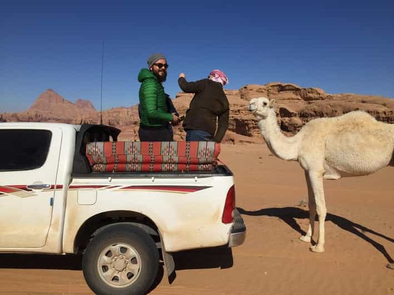 Billet Wadi Rum : séjour dans un campement bédouin, visite d'une jounée dans le désert avec 3 repas