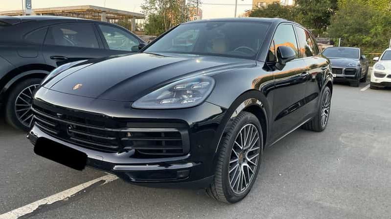 Billet Bucarest : transfert aéroport de luxe en Porsche Cayenne