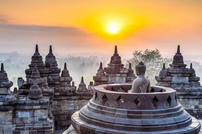 Billet Yogyakarta ; Lever du soleil depuis le temple de Borobudur et Prambanan avec guide