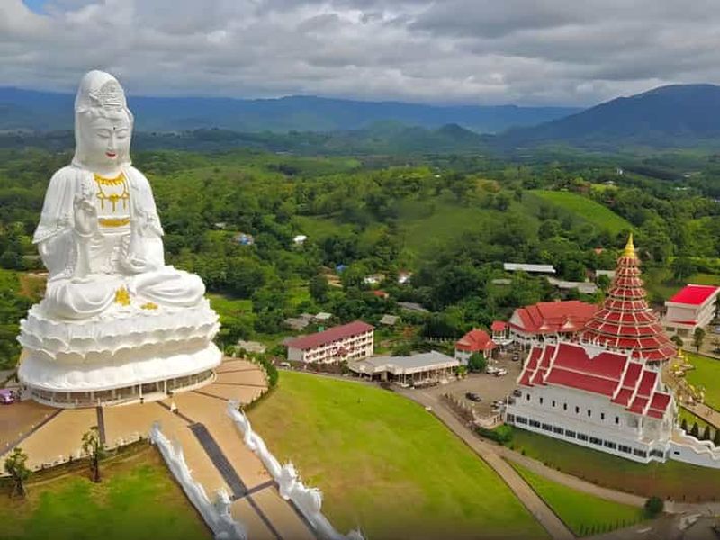 Billet Chiang Mai : temples blancs, bleus et du Grand Bouddha à Chiang Rai