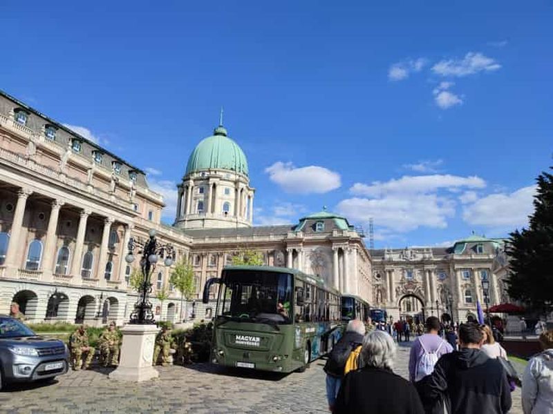 Billet Budapest : visite à pied du quartier du château avec un guide de la région