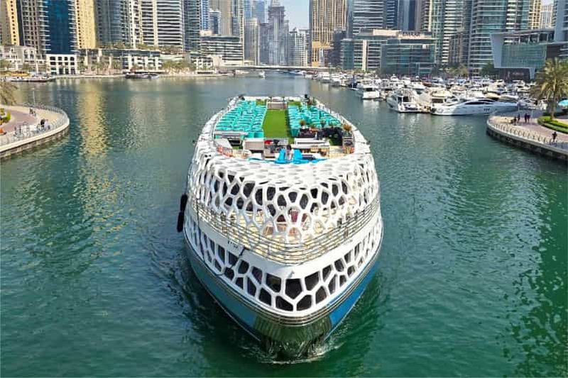 Billet Dubaï : dîner-croisière sur un méga yacht avec buffet