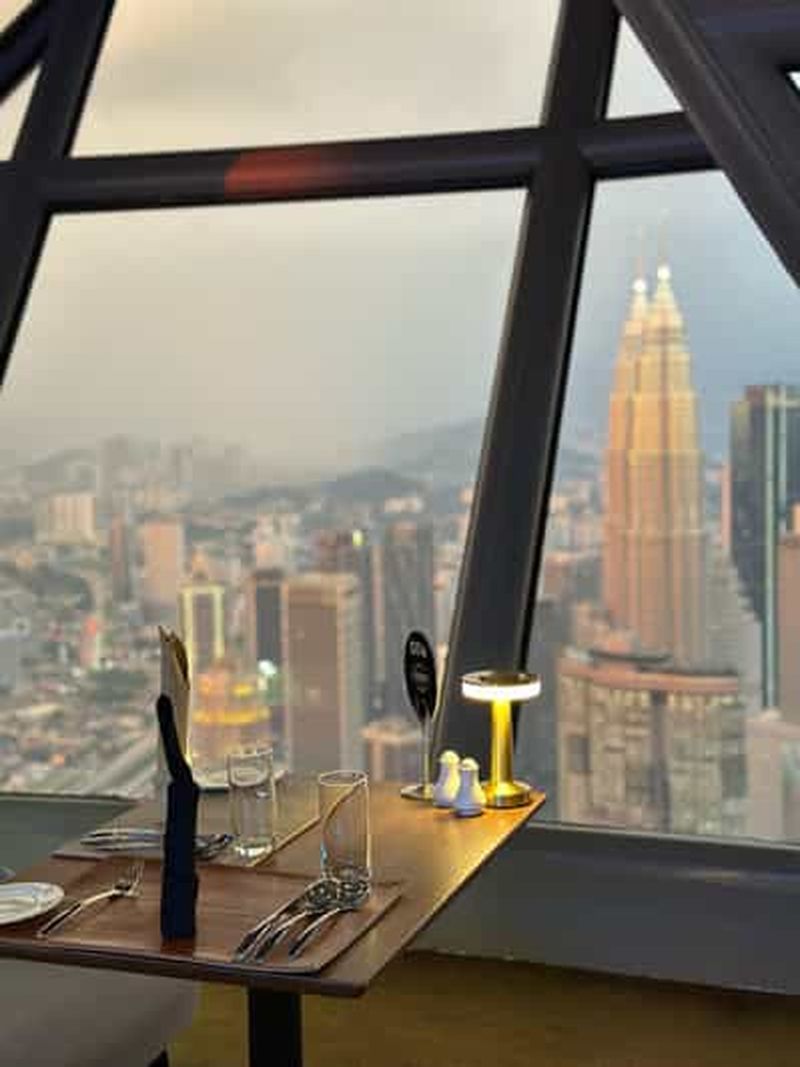 Billet Kuala Lumpur : dîner avec vue panoramique à 360° à la Menara Kuala Lumpur