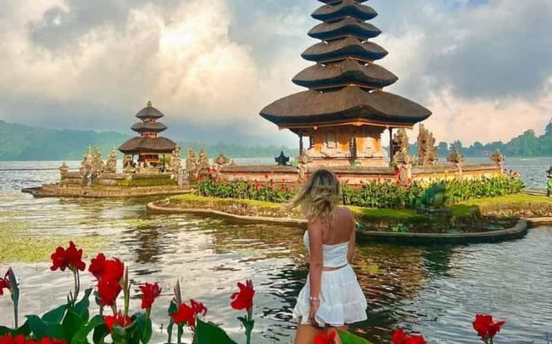Billet Bali : lac du temple, cascade dans la jungle, rizières et Tanah Lot