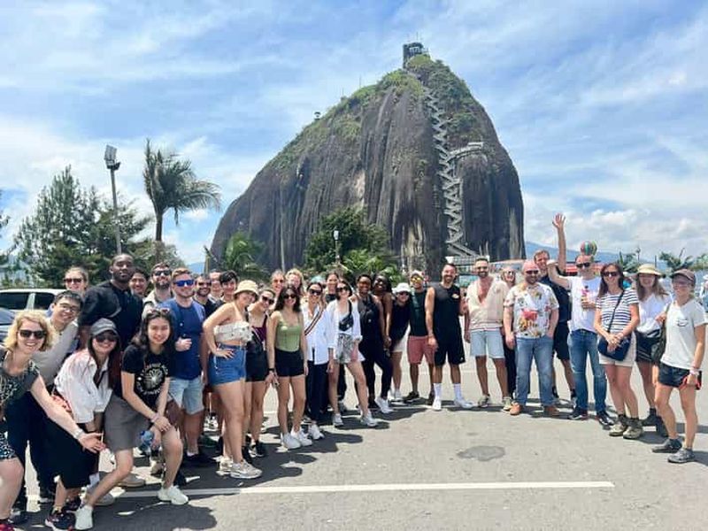 Billet Medellin : visite de Guatapé, déjeuner, croisière et Piedra del Peñol