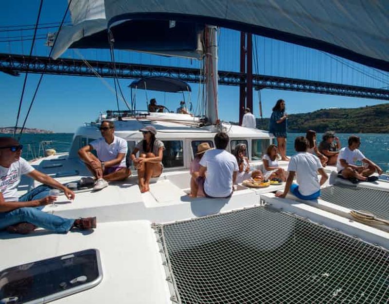 Billet Lisbonne : croisière en catamaran avec boissons et pastel de nata