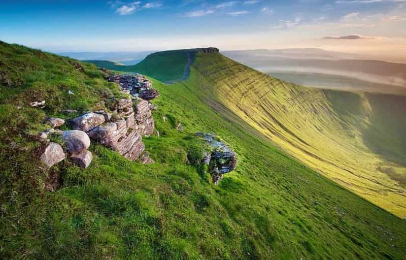 Billet Cardiff : visite d'une journée des cascades, montagnes et châteaux