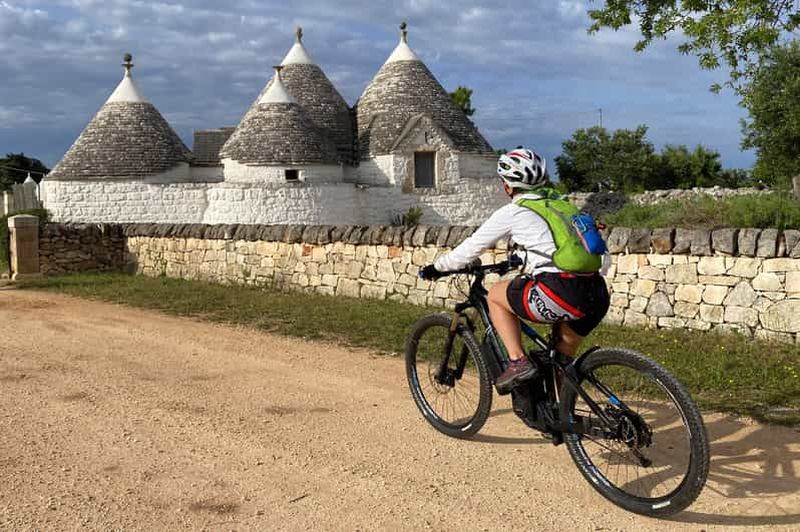Billet Alberobello : balade en vélo électrique entre la campagne et la capitale des trulli
