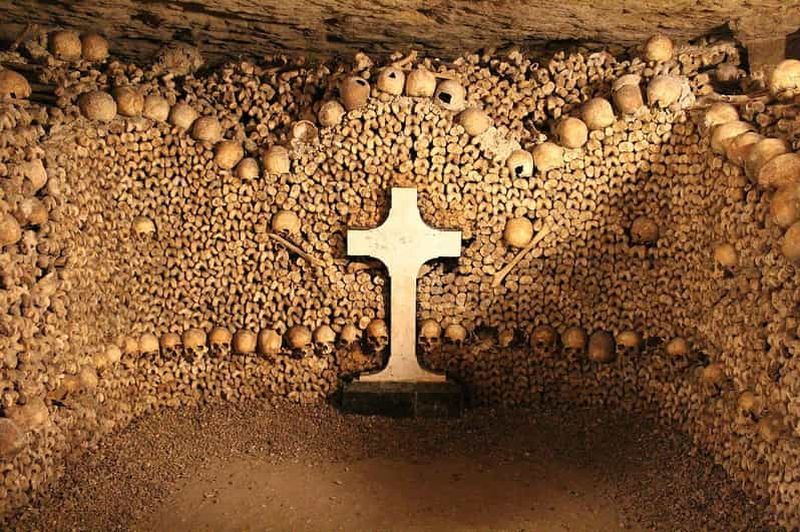 Billet Paris : entrée aux catacombes et croisière fluviale sur la Seine avec audioguide