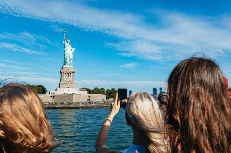 Billet NYC : Visite de la Statue de la Liberté et d'Ellis Island en ferry