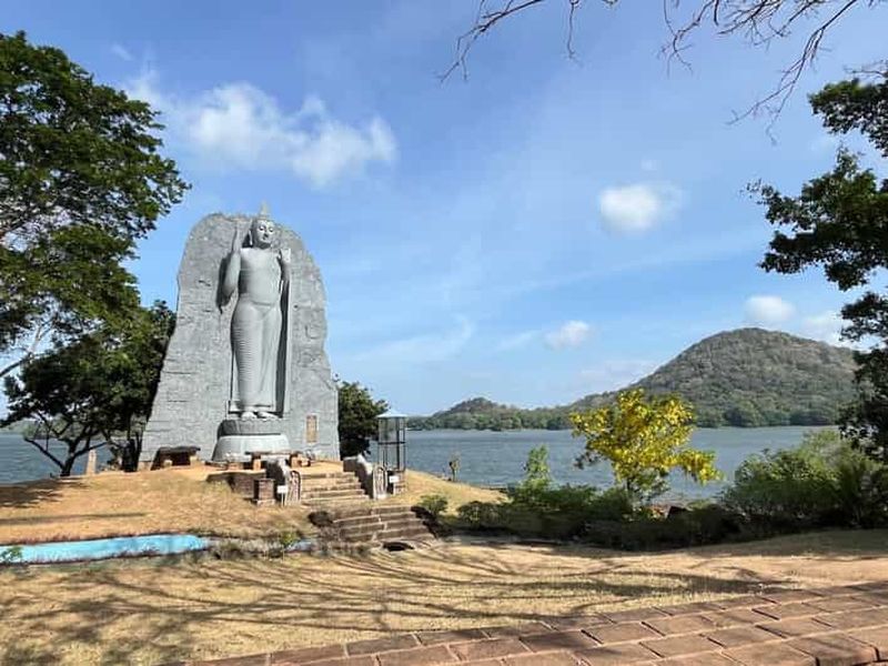 Billet Visite d'une journée : ancienne ville de Polonnaruwa et safari à Minneriya