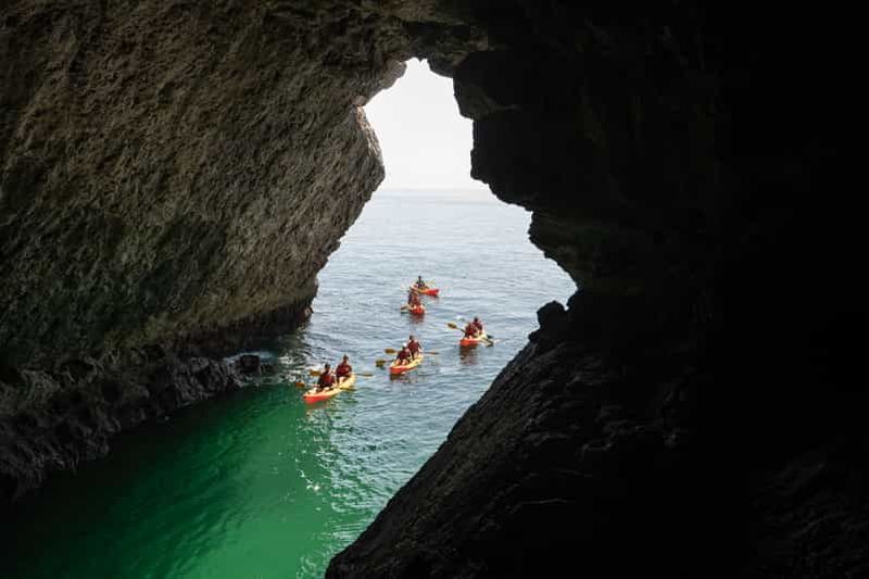 Billet Lisbonne : excursion en kayak au parc naturel de l’Arrábida en petit groupe, avec pique-nique sur la plage