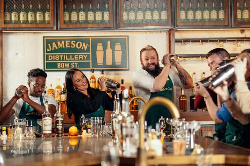 Billet Dublin : Cours de préparation de cocktails à base de whisky de la distillerie Jameson
