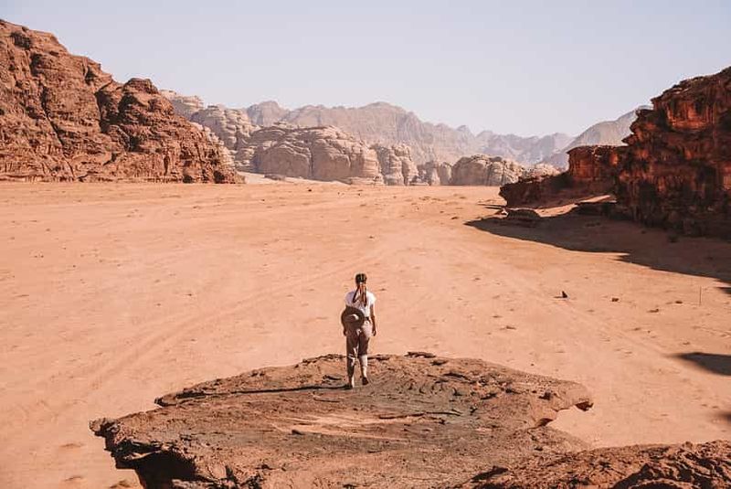 Billet Wadi Rum : Choisissez un forfait de 2 à 9 heures en jeep, un guide et des options de repas