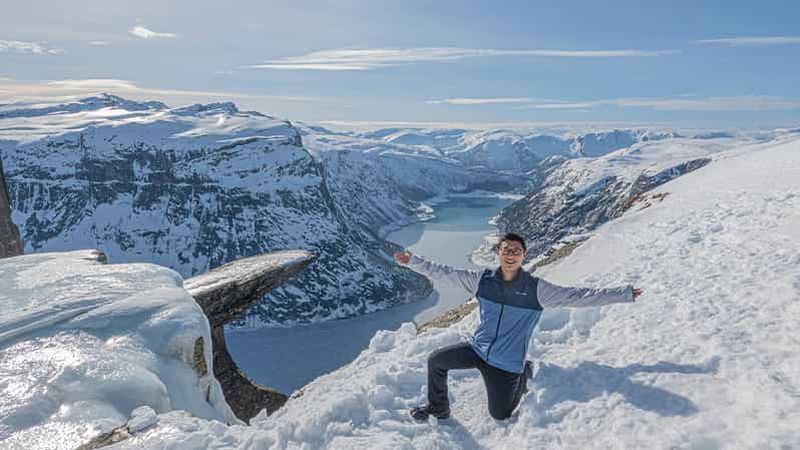 Billet Odda : Randonnée hivernale en raquettes à Trolltunga