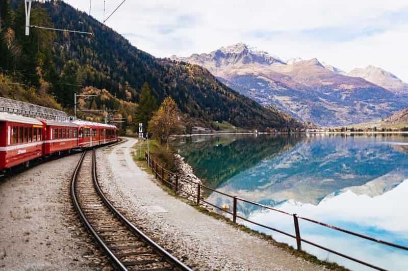 Billet Depuis Milan : croisière sur le lac de Côme, Saint-Moritz et train rouge de la Bernina