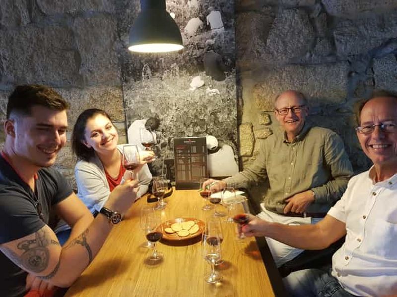 Billet Porto : visite à pied sur le thème du vin de Porto et du Douro avec 9 dégustations