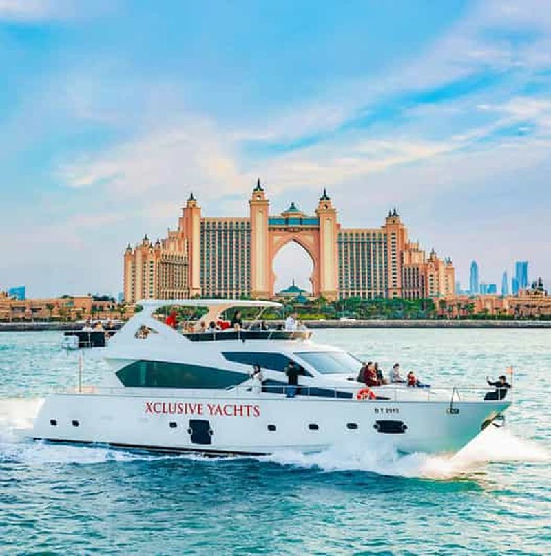 Billet Marina de Dubaï : excursion en yacht de luxe avec option petit-déjeuner ou barbecue