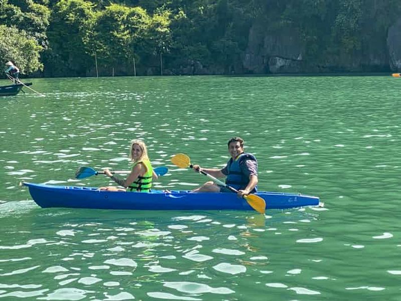 Billet Hanoi : Aller-retour pour les îles de la baie d'Halong, les grottes, le kayak et le déjeuner