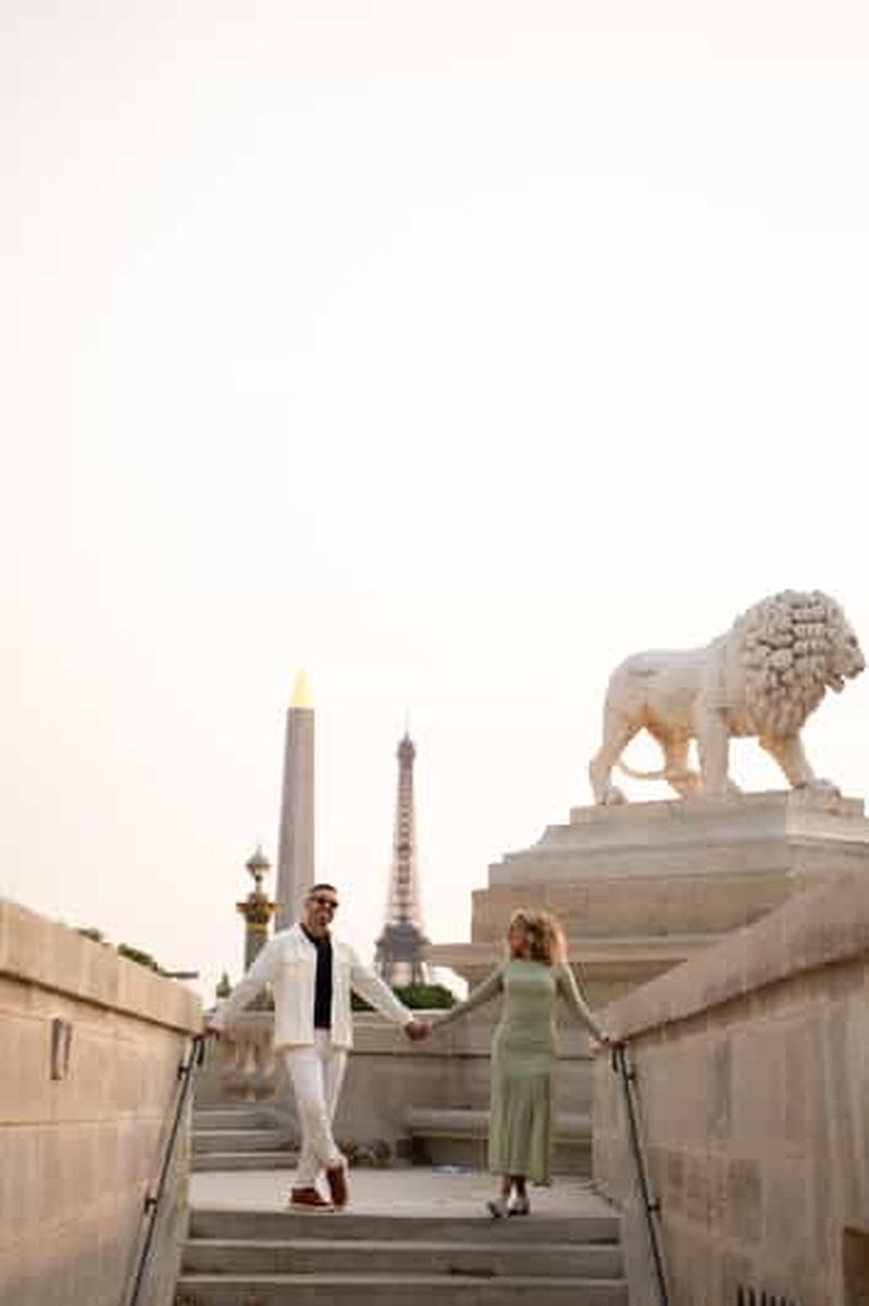 Billet Paris : séance photo professionnelle sur la place de la Concorde avec vue sur la tour Eiffel