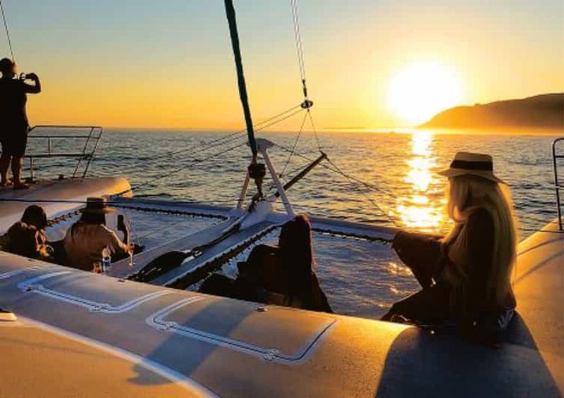 Billet Lisbonne : Croisière en catamaran de luxe avec coucher de soleil et dégustation de vin