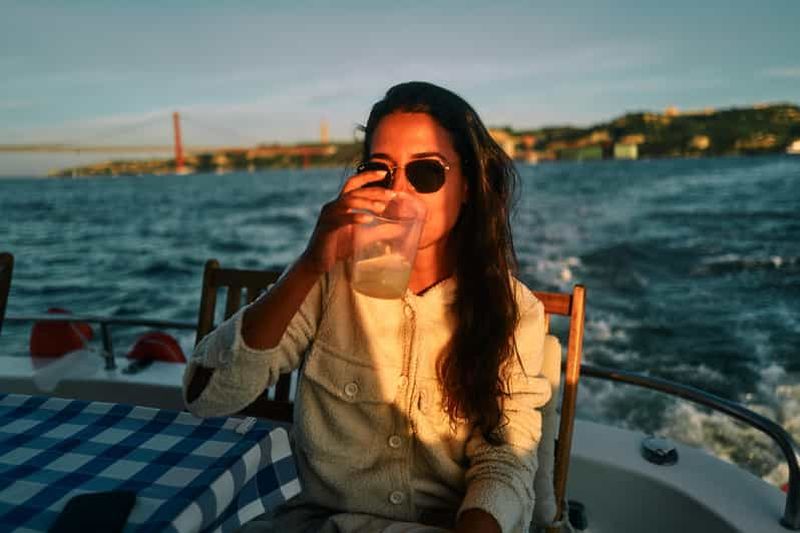 Billet Lisbonne : Mojito au coucher du soleil à bord d'un catamaran
