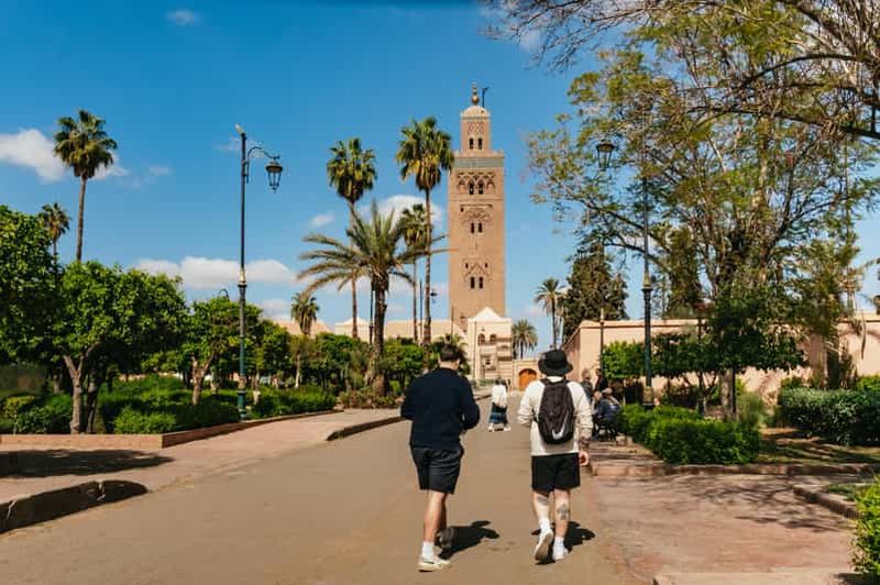 Billet Marrakech : tombeaux Saadiens, palais de la Bahia et visite guidée de la médina