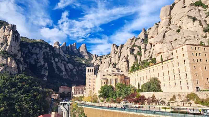 Billet Barcelone : visite guidée du monastère et du parc naturel de Montserrat
