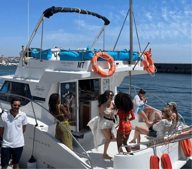 Billet Lisbonne : 6H de visite privée en catamaran de luxe avec plongées