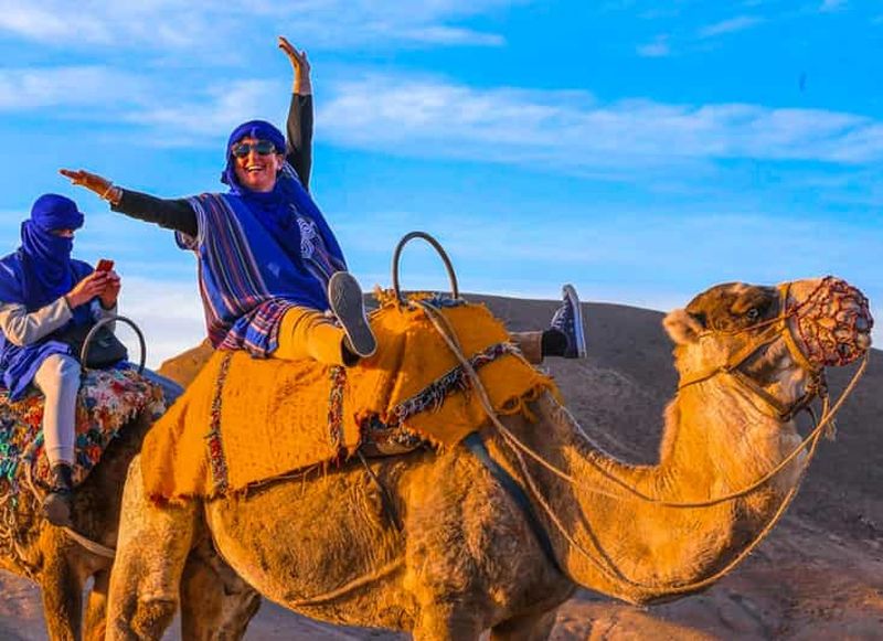 Billet Marrakech : balade à dos de chameau, dîner et spectacle du feu dans le désert d'Agafay