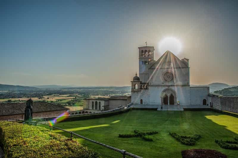 Billet Assise : Visite à pied avec visite de la basilique Saint-François