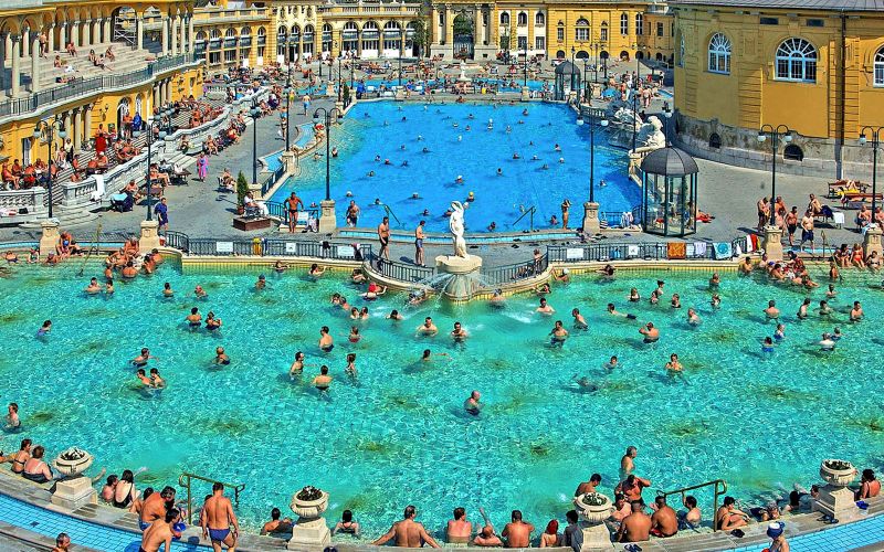 Billet Thermes de Széchenyi : Billets d'entrée avec casiers ou cabine privée et option accès rapide