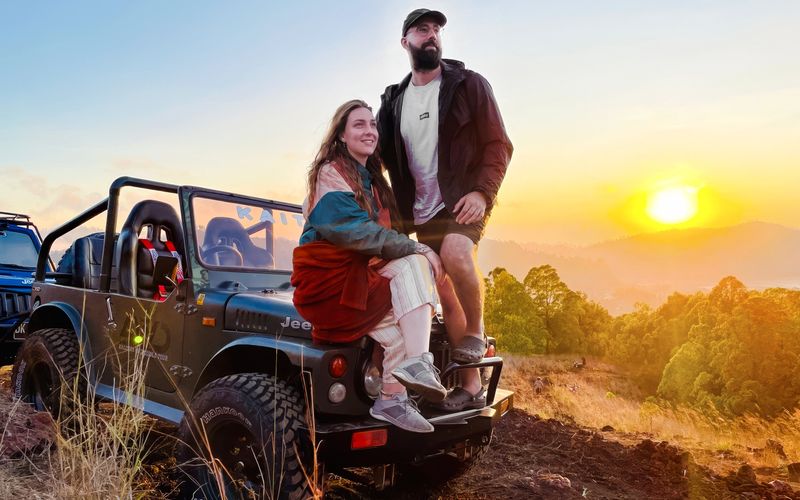 Billet Excursion guidée en jeep au lever du soleil sur le mont Batur avec exploration de la lave noire, petit-déjeuner et navettes hôtels