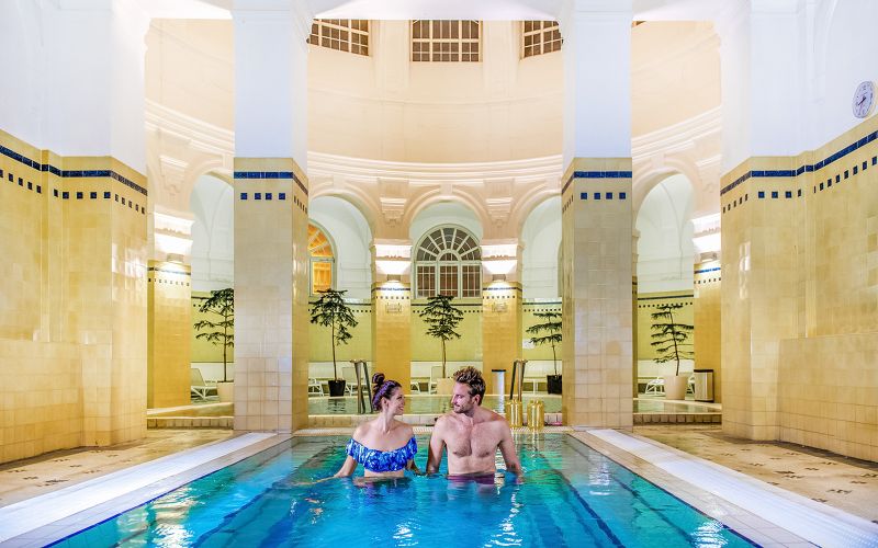 Billet Spa Széchenyi : Billets d'entrée rapide avec accès premium aux thermes et cabine privée