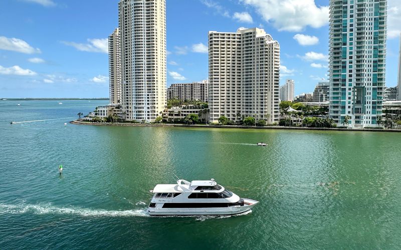 Billet Croisière touristique en yacht de luxe dans la baie de Biscayne et à Celebrity Homes