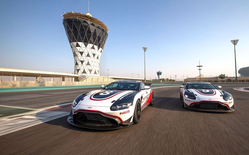 Billet Aston Martin GT4 : Conduisez ou roulez sur le circuit de Yas Marina