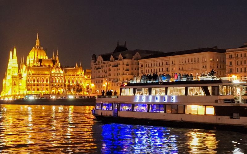 Billet Croisière touristique en soirée sur le Danube à Budapest