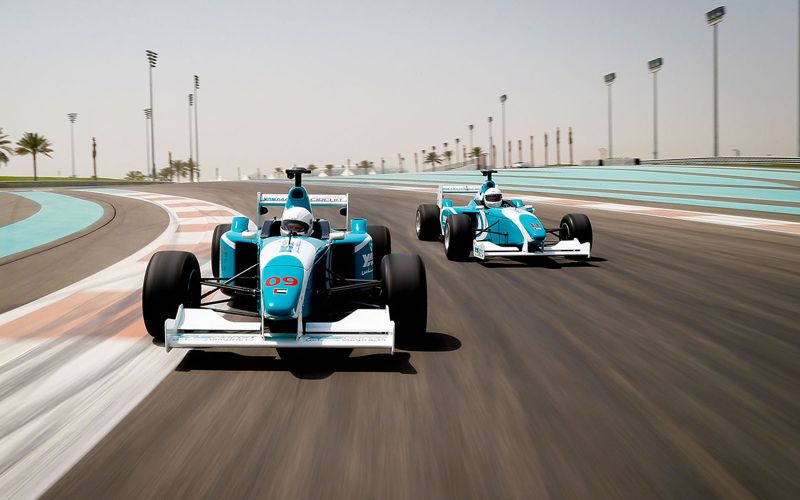 Billet Formula Yas 3000 : Conduite sur le circuit de Yas Marina
