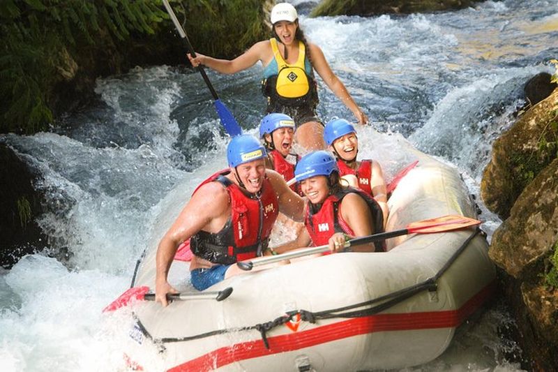 Billet Expérience de rafting et de saut depuis des falaises sur la rivière Cetina à Split