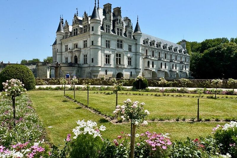 Billet Excursion guidée aux Châteaux de la Loire au départ de Paris avec dégustation de vin