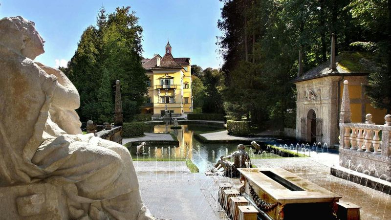 Billet Excursion en bateau jusqu'au château de Hellbrunn avec la fontaine à trucs et le bus à impériale londonien