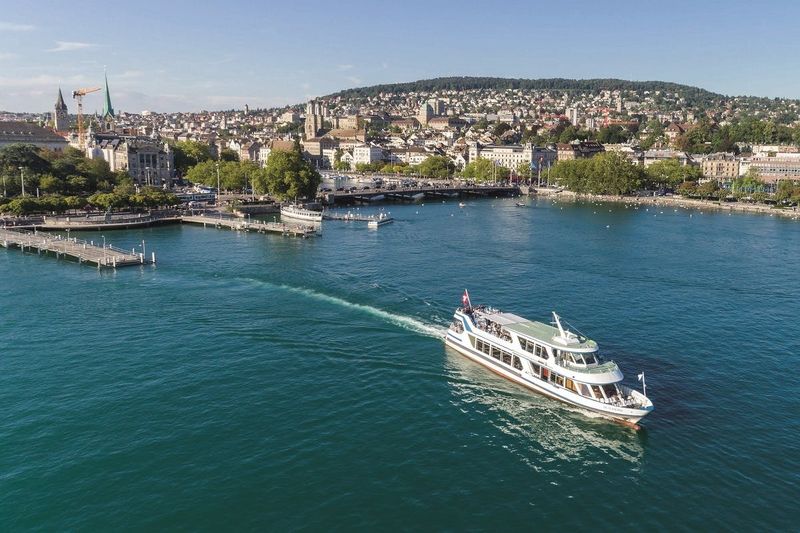 Billet Visite guidée de Zurich en bus avec croisière sur le lac et entrée facultative au musée de la FIFA