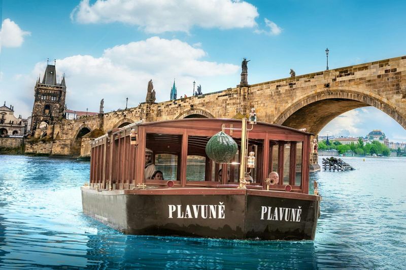Billet Prague : Visite guidée à pied du Pont Charles + Croisière sur le fleuve