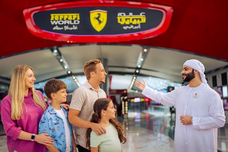 Billet Abu Dhabi : Visite privée depuis Dubaï + Grande Mosquée + Ferrari World
