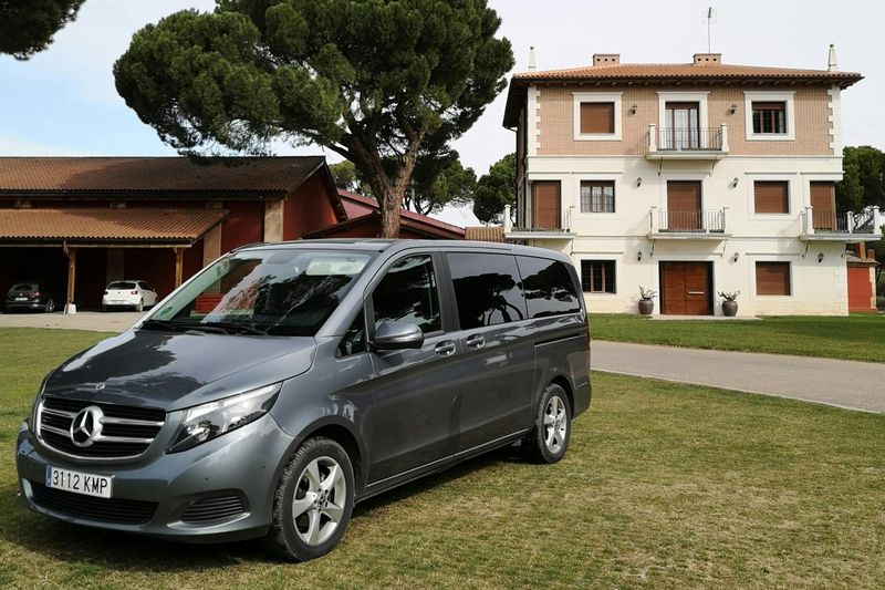 Billet Madrid : Transfert privé à l'aéroport de Barajas en véhicule Mercedes