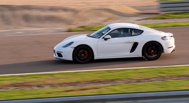 Pilotage de 2 GT : Porsche Cayman S 718 et Audi R8 V10 - circuit de Saint Laurent de Mûre