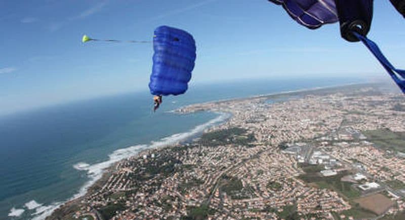 Saut en Parachute près des Sables-d'Olonne