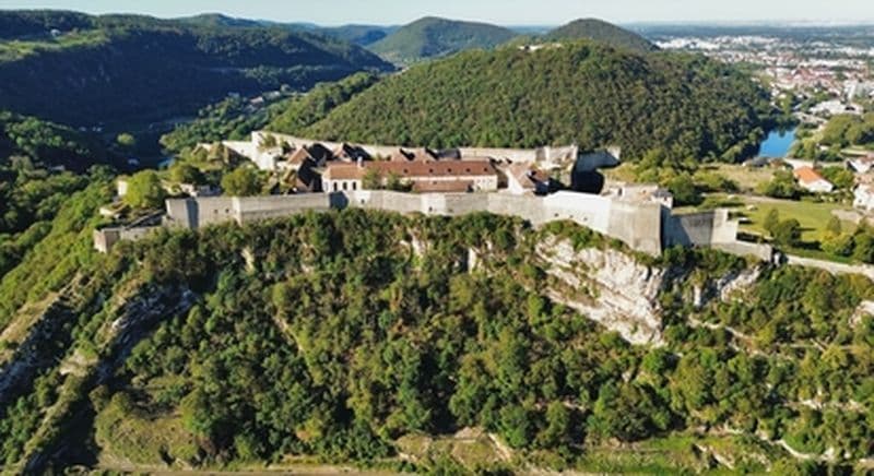 Baptême en Hélicoptère dans le Doubs - Vol en hélicoptère à Besançon